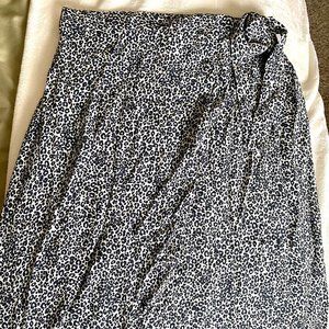 American Eagle Outfitters Wrap Skirt | Size M